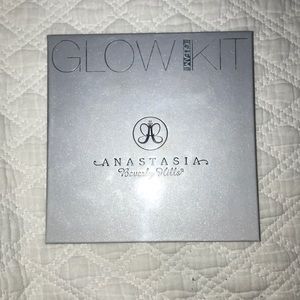 anastasia glow kit in gleam
